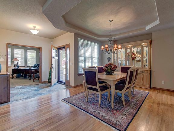 3rd image of 7441 Isabell Cir