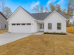 219 W Simmons St, Landrum, SC 29356