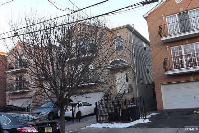 2nd image of 278 Jelliff Ave