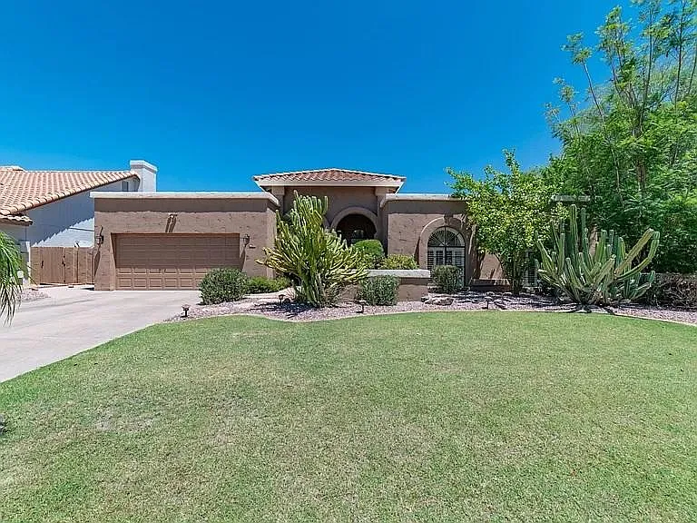 4 bed, 2605 sqft, $5,500 — Photo 1
