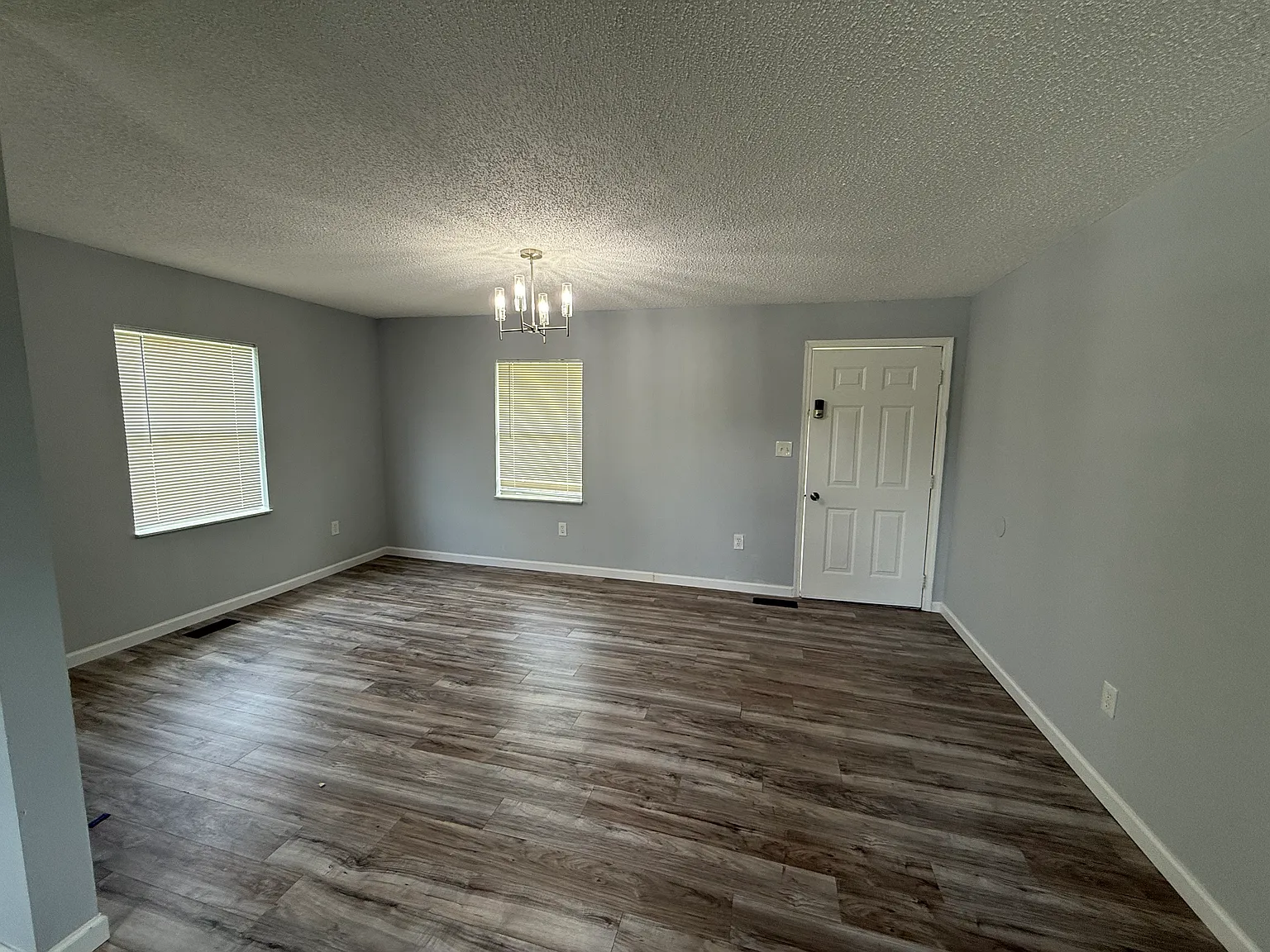 2 bed, 850 sqft, $1,375 — Photo 2