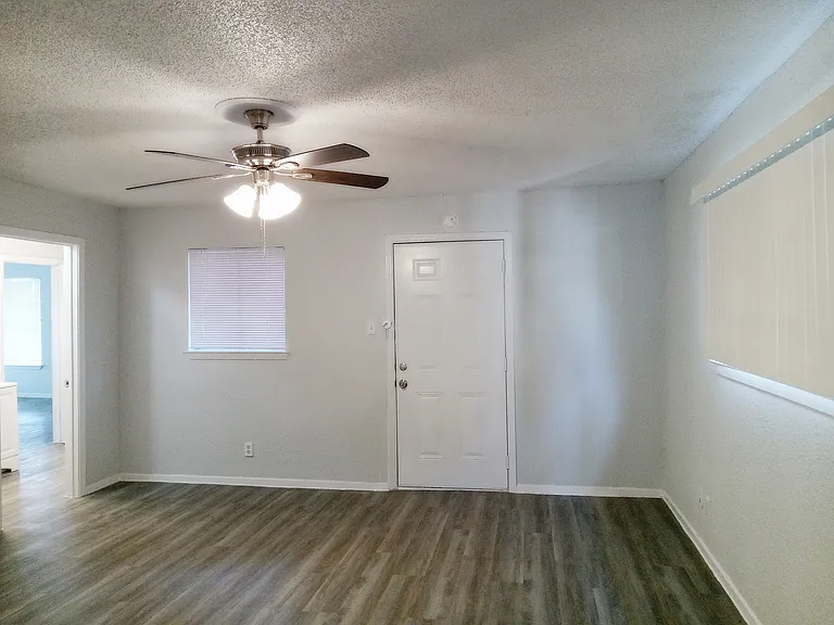658 Corliss — Photo 11