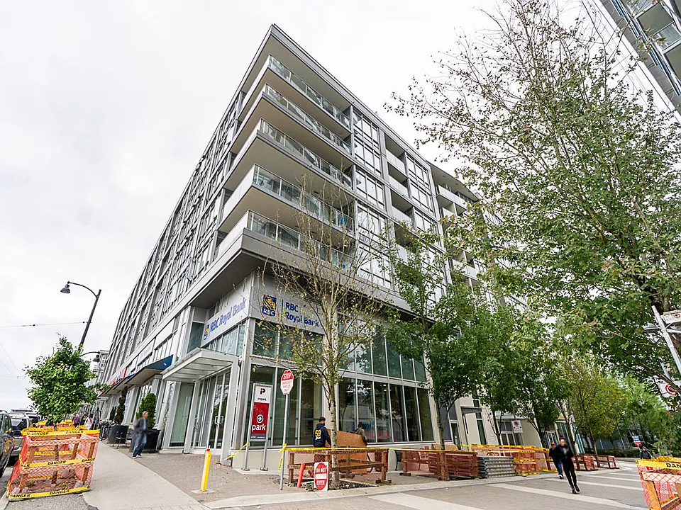 4888 Nanaimo St #222