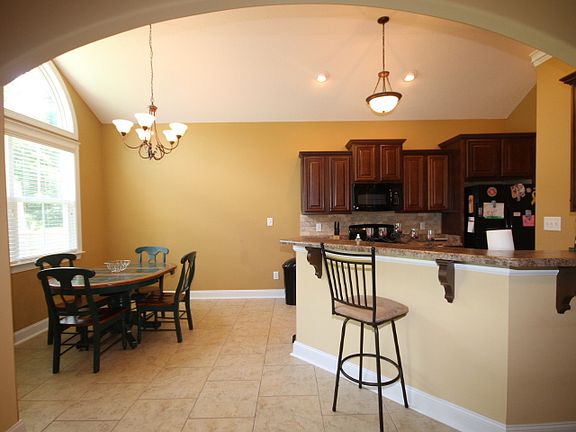 Eat-In Kitchen