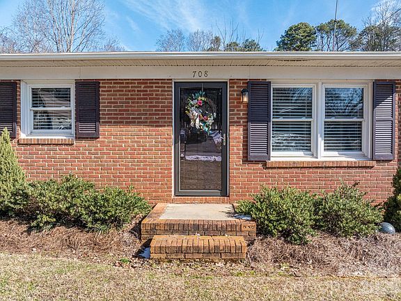 3rd image of 708 Noles Dr