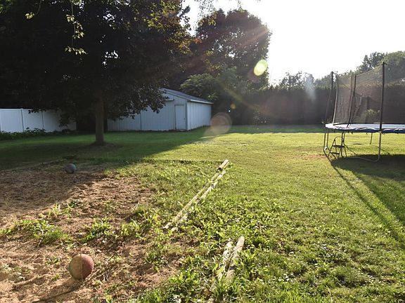 3rd image of 10426 Oakland Dr