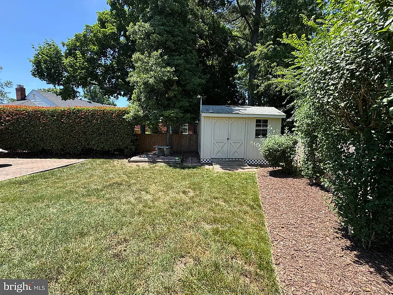 2906 Breezy Ter — Photo 37