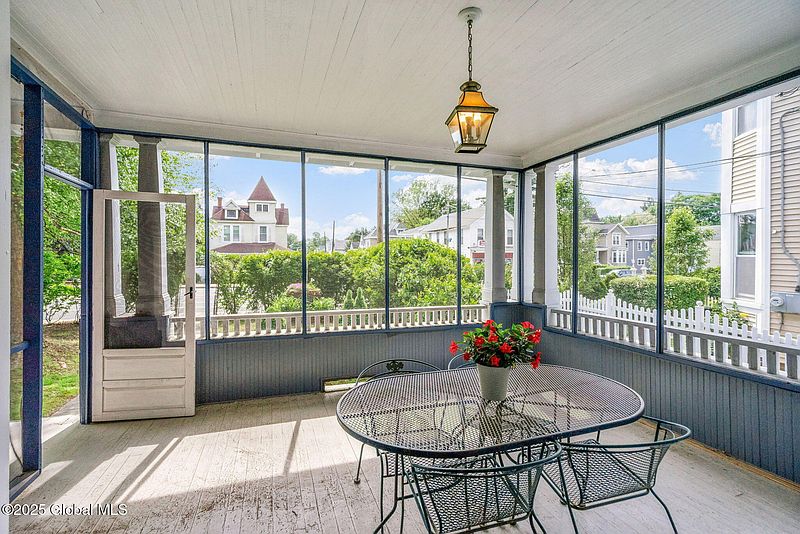 3rd image of 265 Pawling Avenue