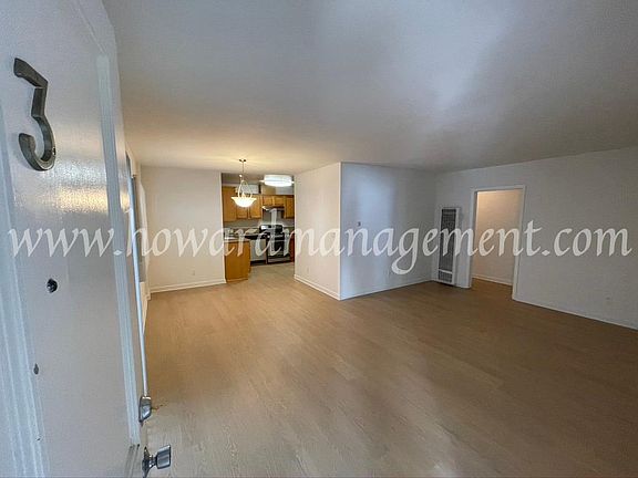 3rd image of 928 21st St