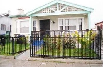 1st image of 915 W 60th St