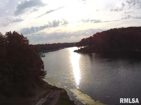 245 Pine Ridge Ct, Dahinda, IL 61428