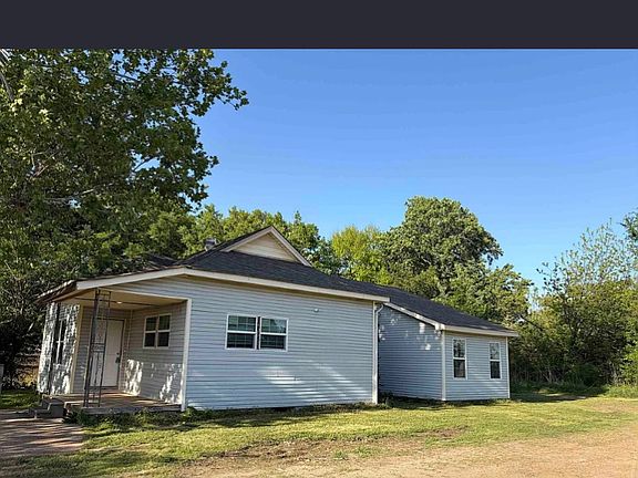 2nd image of 300 Kelly Dr