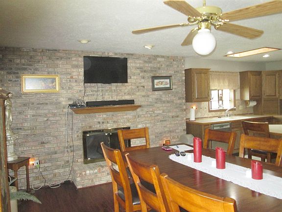 3rd image of 2812 W Burgewood Dr