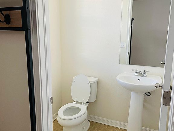 5th image of 2926 N 21st St