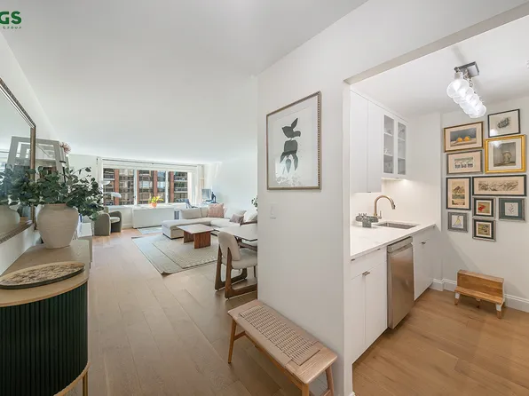 300 East 59th Street image 1 of 9