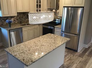 263 Dogwood Dr, Levittown, PA 19055