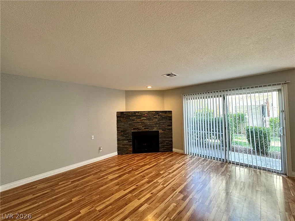 2 bed, 2.0 bath, 1038 sqft, $1,485 — Photo 4