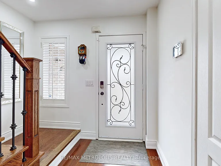 14 Piazza Cres — Photo 14