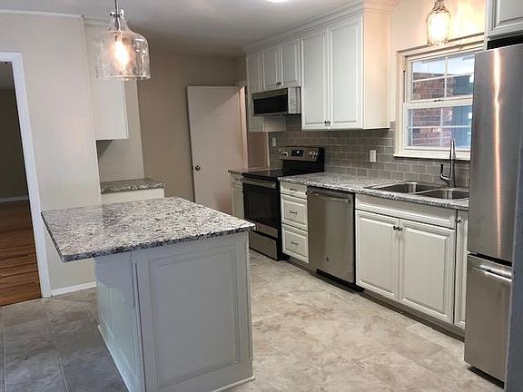 4th image of 2329 Limerick Dr