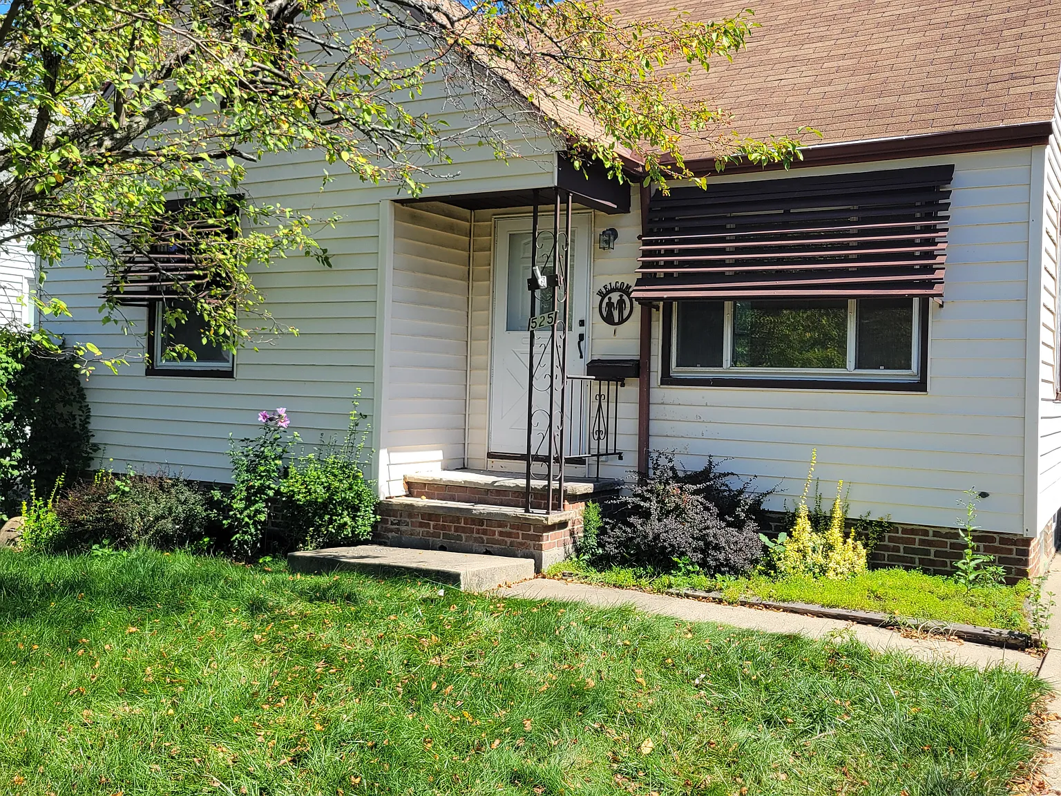 3 bed, 1128 sqft, $1,400 — Photo 1