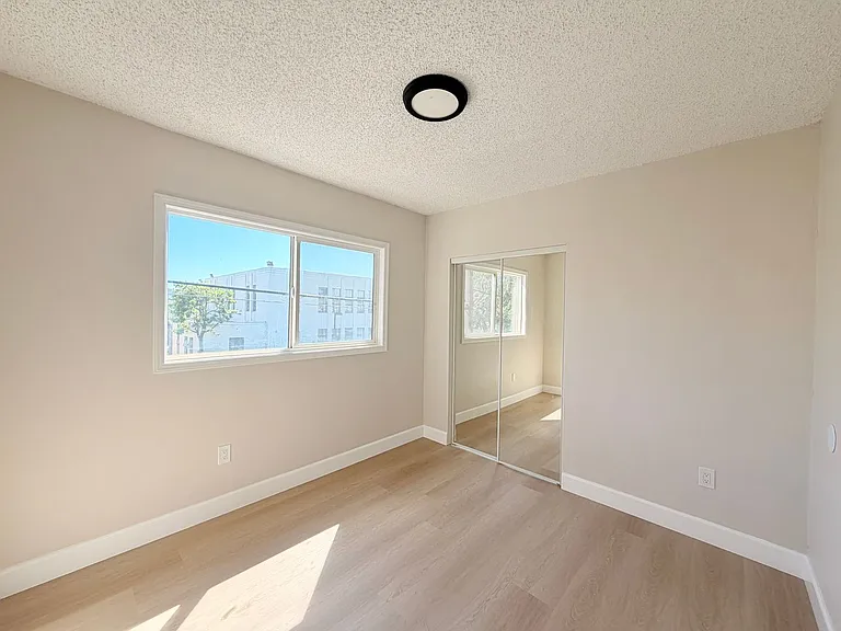 4705 Willowbrook Ave — Photo 38