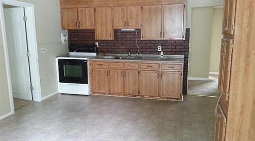 2nd image of 1531 Old Pleasant St