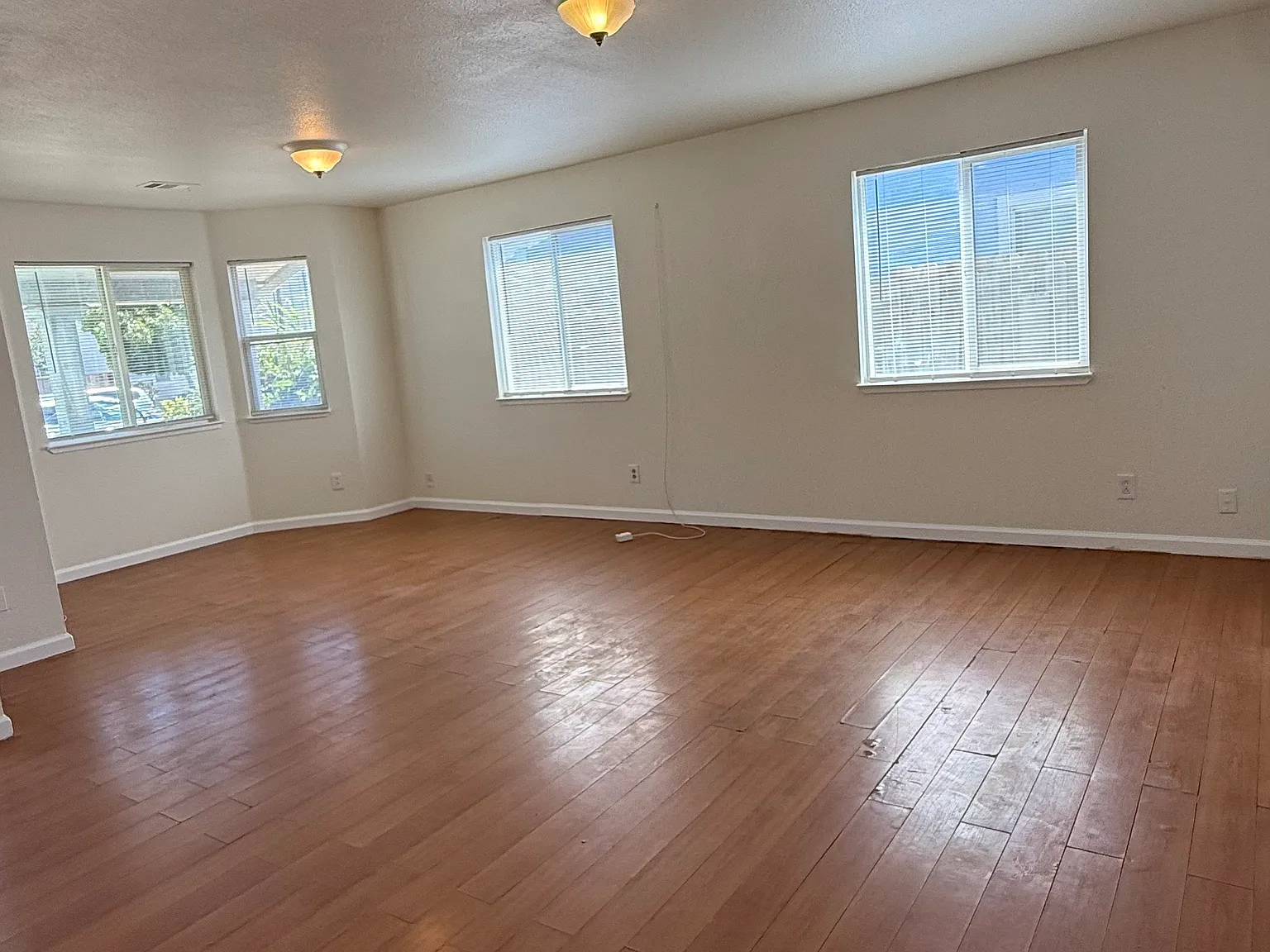 4 bed, 1650 sqft, $4,096 — Photo 1