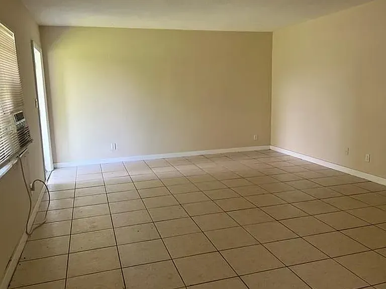 513 SW 2nd Ct #3 — Photo 1