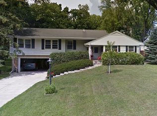 11940 Hilloway Rd W, Minnetonka, MN 55305