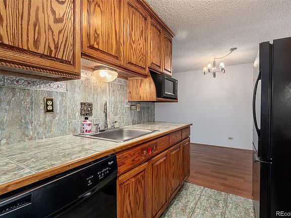 4th image of 2325 S Linden Court #200