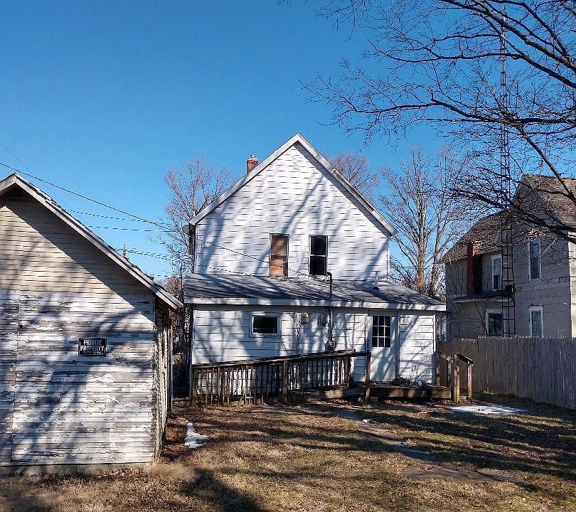 2nd image of 223 W Saint Joseph St