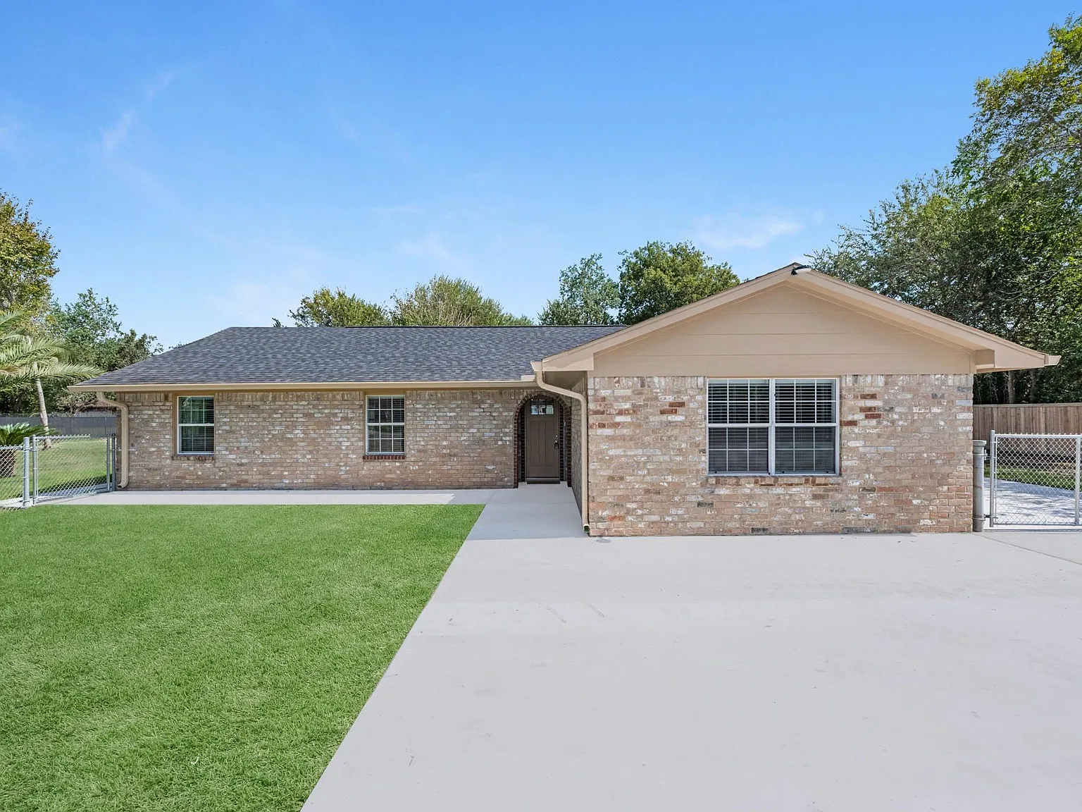 4 bed, 2.0 bath, 1626 sqft, $2,850 — Photo 1