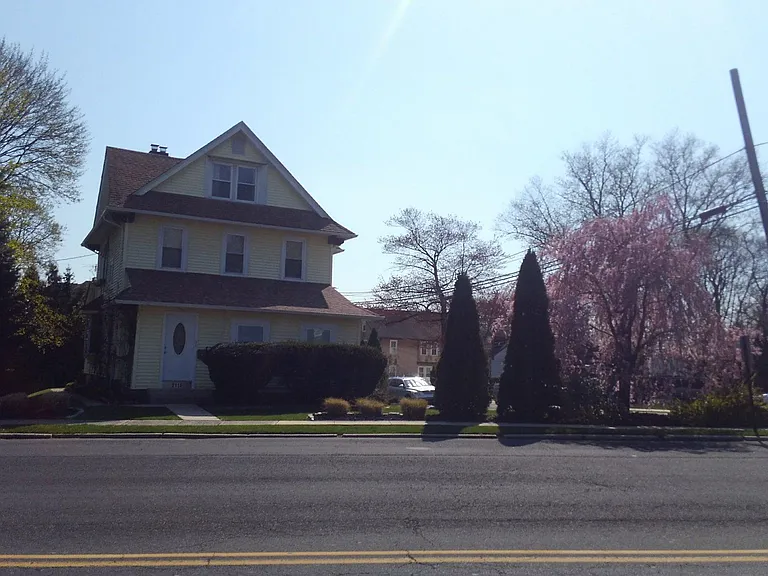 Front view of property