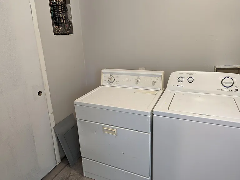 2611 Browning Ave — Photo 3