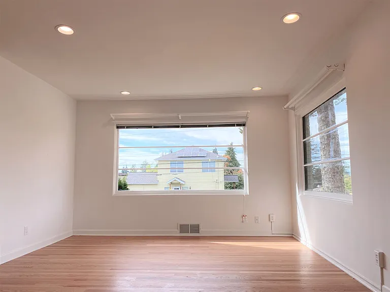 Great size living room with beautiful westerly views and sunsets.