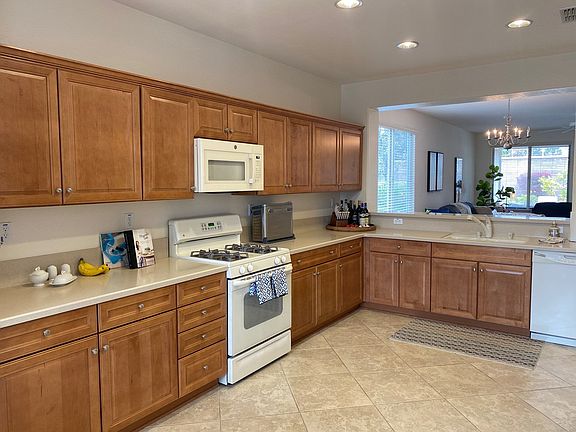 4th image of 1112 Fairview Ct