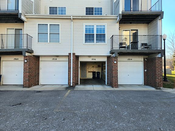 2nd image of 1956 Lindsay Ln