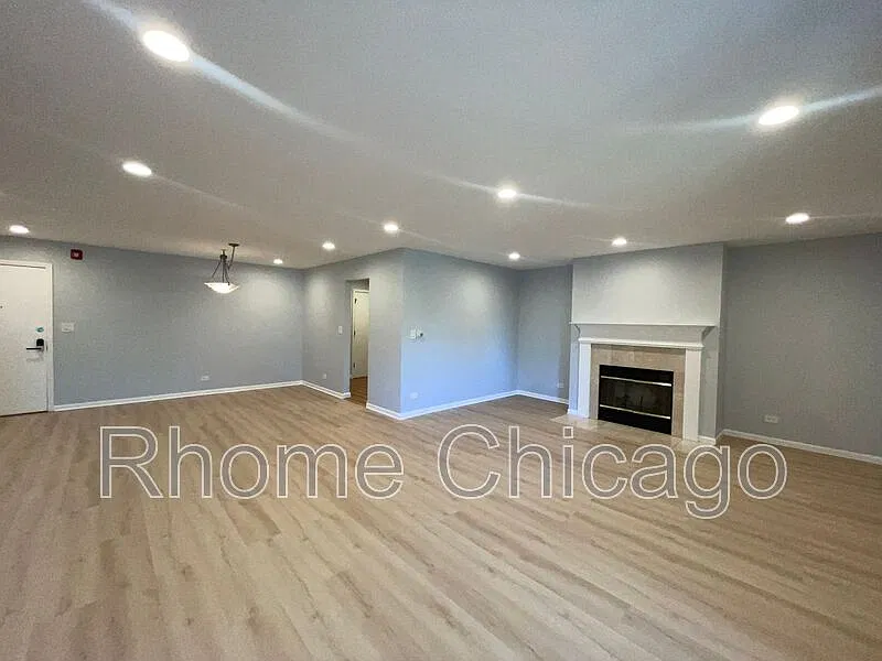 706 E Algonquin Rd #K204