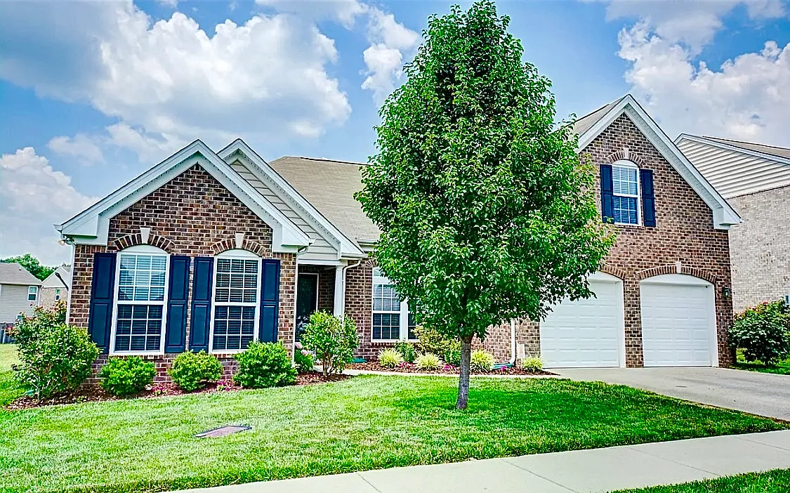 4 bed, 2570 sqft, $3,150 — Photo 2