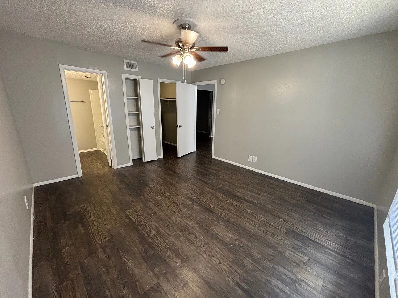 Edinburg Place Apartments - 0402 — Photo 4
