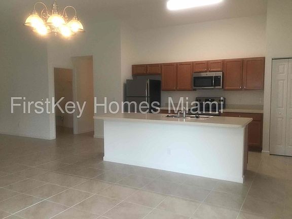 5th image of 146 SW Milburn Cir
