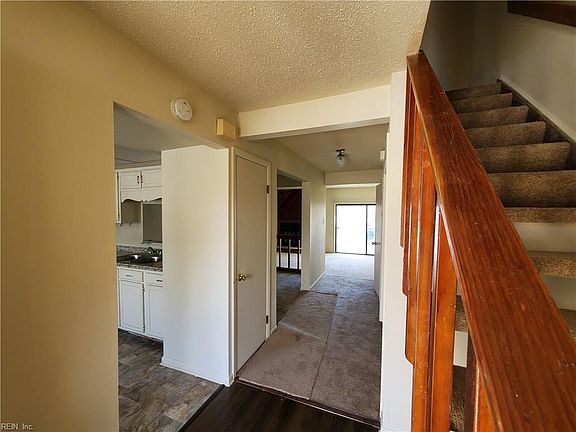 5th image of 900 Monarch Dr
