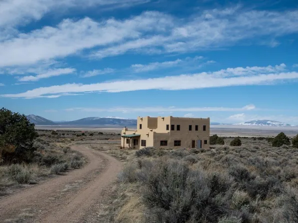 128 Quintana Rd, Questa, NM 87556