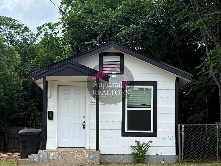 2942 S 7th St — Photo 1