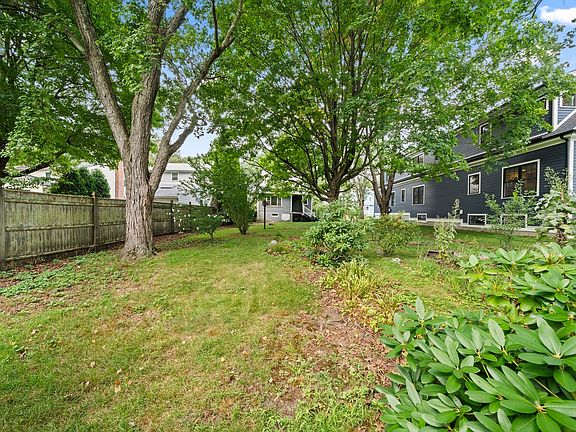 4th image of 72 Valleyfield St
