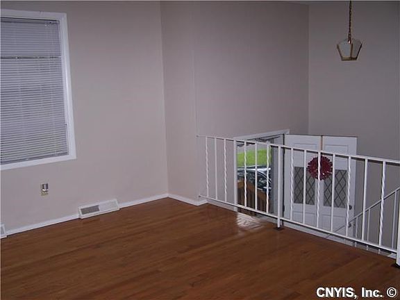 3rd image of 102 Stillwater Dr