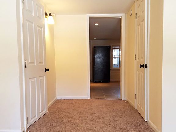 3rd image of 2244 W Farragut Ave #1