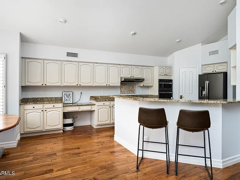 1660 W Honeysuckle Ln — Photo 6