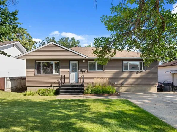 554 S 5th St SW, Medicine Hat, AB T1A 4H2