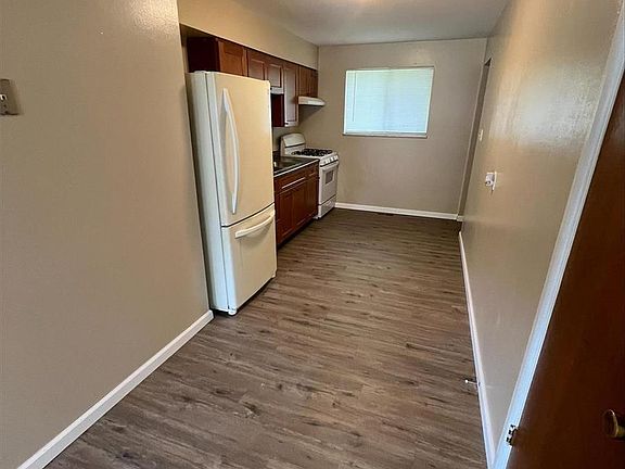 5th image of 10101 Douglas Ct